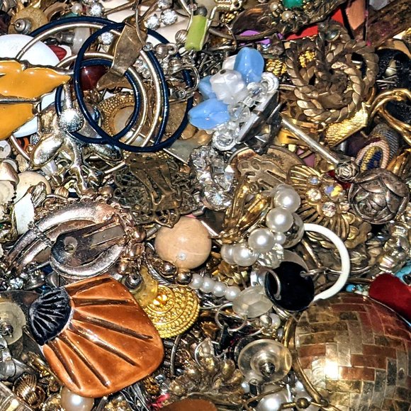 1 POUND Single Earring Lot Vintage Modern Harvest Junk DIY Art Crafts Repurpose - Picture 3 of 4